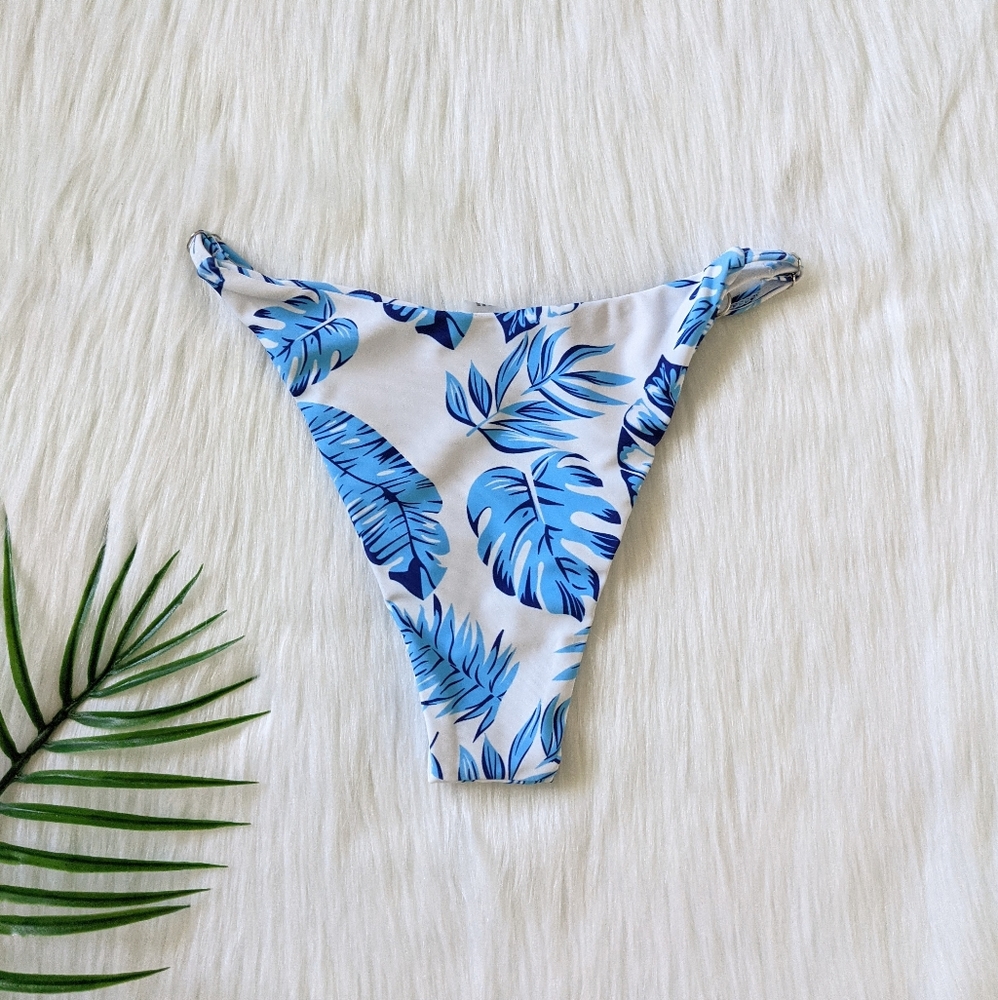 Blue and white tropical leaf print bikini bottom - Picture 4 of 5